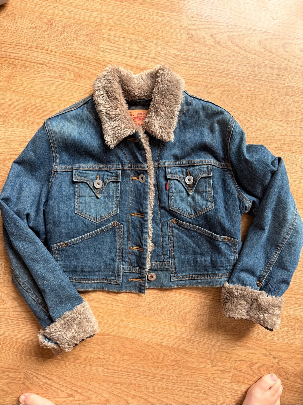 Vintage style Levi's Cropped Blue Denim Jacket with Beige Sherpa Trim